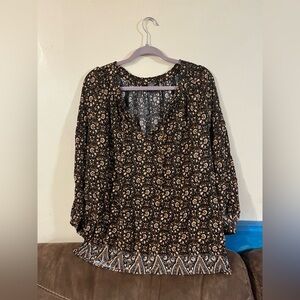 Excellent Condition Chelsea And Theodore Black Floral Top Size 2X